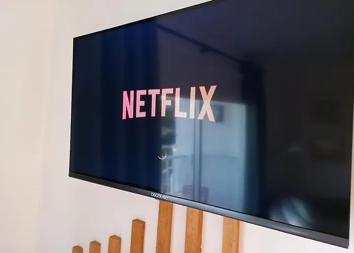 Apartment House, Paradise Homes